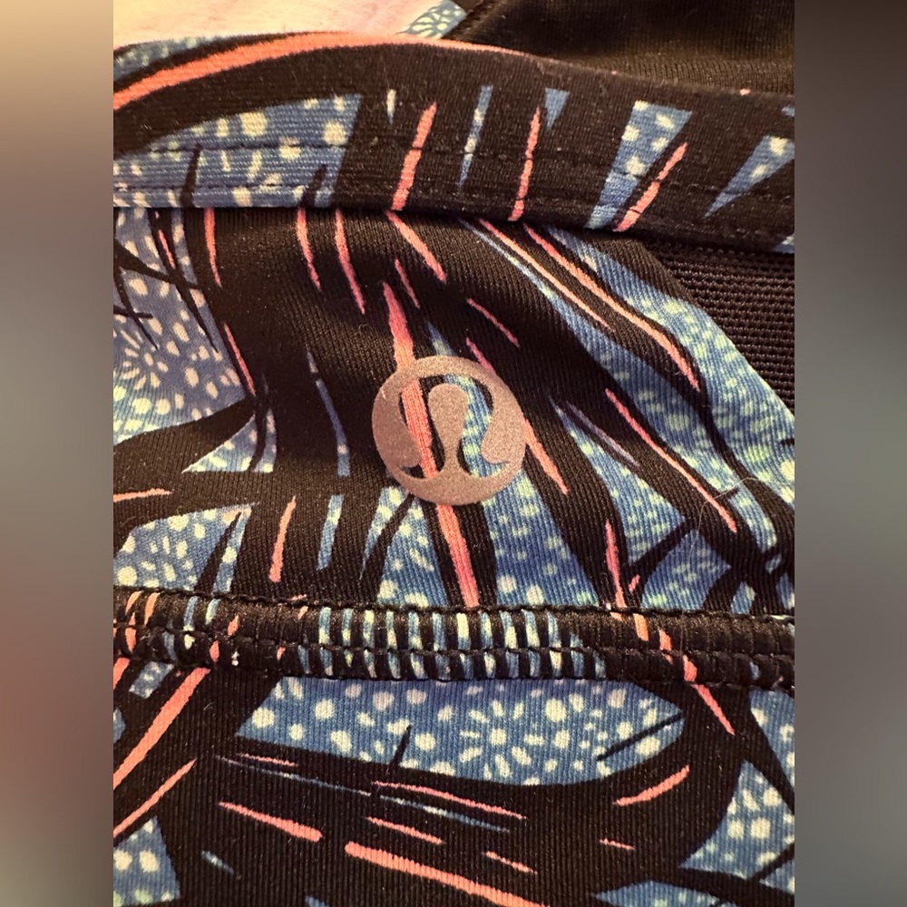 Lululemon Leaf Print Sports Bra in Black - Size 6 -Non Padded - Picture 6 of 13